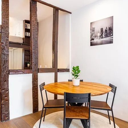 아파트 Guestready - Mezzanine Branca No 3º Arr. *